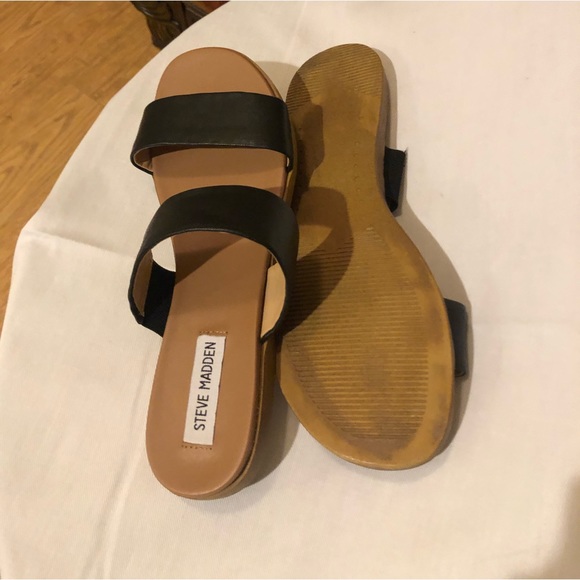 Madden Girl Flat Black Sandal, Size 7 Med - Picture 2 of 7
